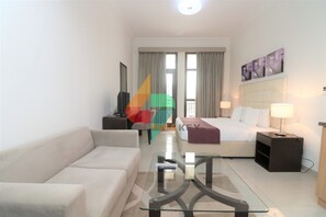 开间 | 客厅 | 40-英寸液晶电视 （配备有线频道）、电视