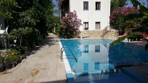 Piscine extérieure (ouverte en saison)