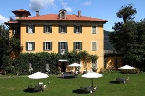 Front of property - Villa Simplicitas (Centro Valle Intelvi)