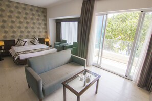 VIP Room | Living area | Flat-screen TV - Ngoc Linh Luxury Hotel (Ho Chi Minh City)