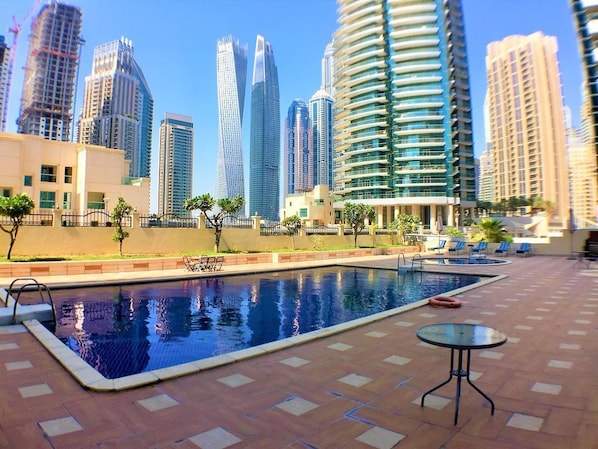 Outdoor pool - Piks Key- Marina Diamond 3 (Dubai)