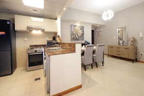 Apartment, 1 Schlafzimmer | Eigene Kochnische | Kühlschrank, Mikrowelle, Ofen, Herdplatte