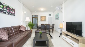 4 Bedrooms Villa | ห้องนั่งเล่น