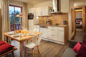 Fridge, microwave, oven, stovetop - Mucha Landhaus (Bolsterlang)