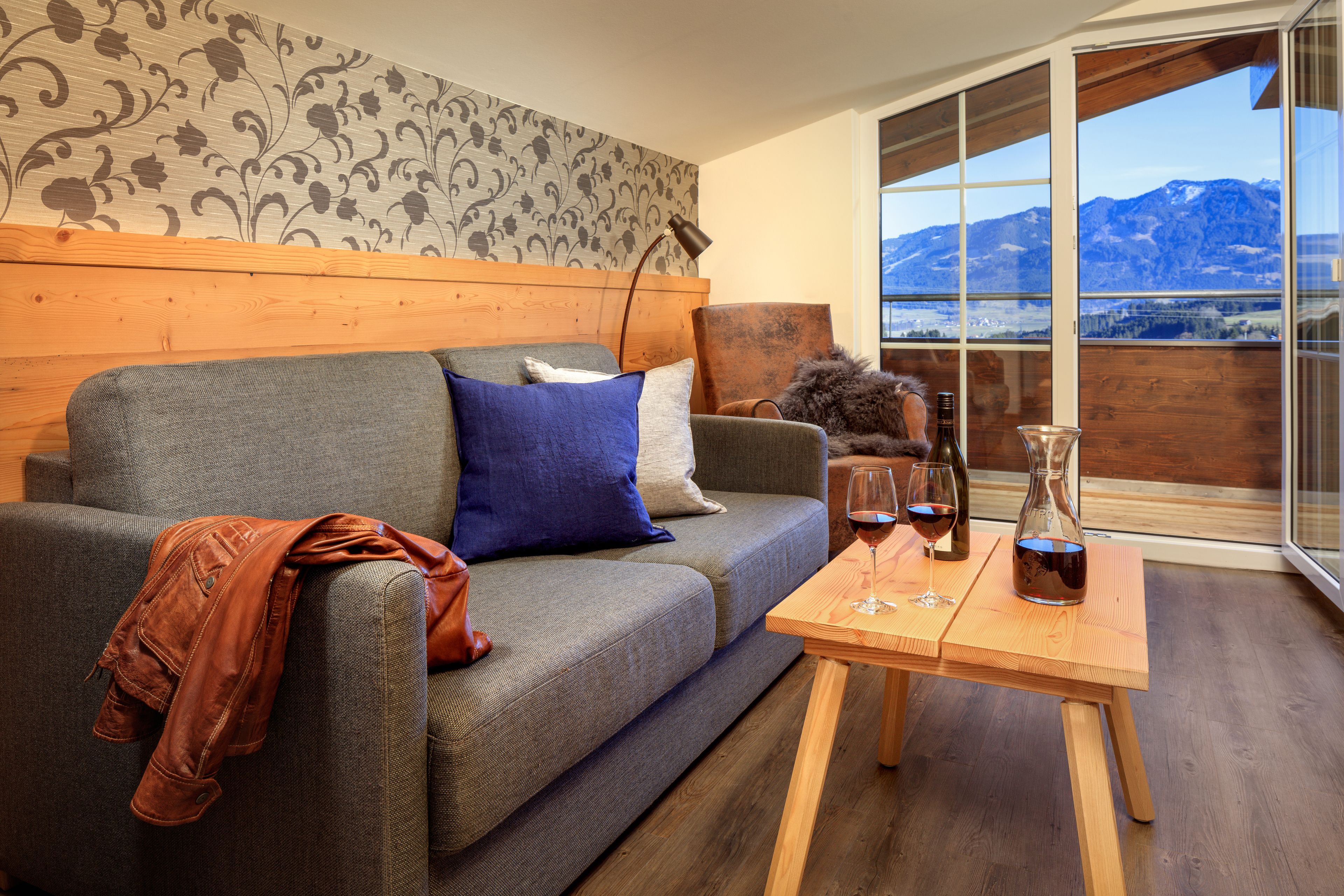 Deluxe Apartment, 1 Bedroom (D) | Living area | Flat-screen TV