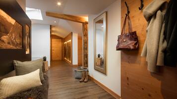 Deluxe-Apartment, 1 Schlafzimmer (D) | Wohnbereich | Flachbildfernseher