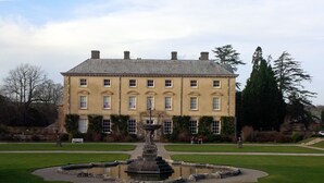 A large, historic building with a symmetrical facade, a central fountain, and a well-maintained lawn. - Brookdale B&B (Wadebridge)