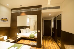 Premium Room | Minibar, in-room safe, desk, iron/ironing board