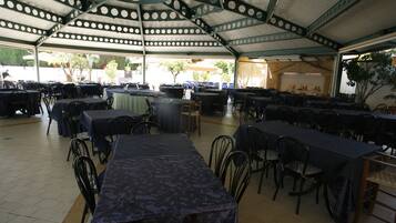 Tägliches inbegriffenes großes Frühstück