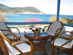 Espacio para trabajar con laptop y sistema de insonorización 