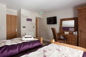 Twin Room | Premium bedding, desk, free WiFi, bed sheets