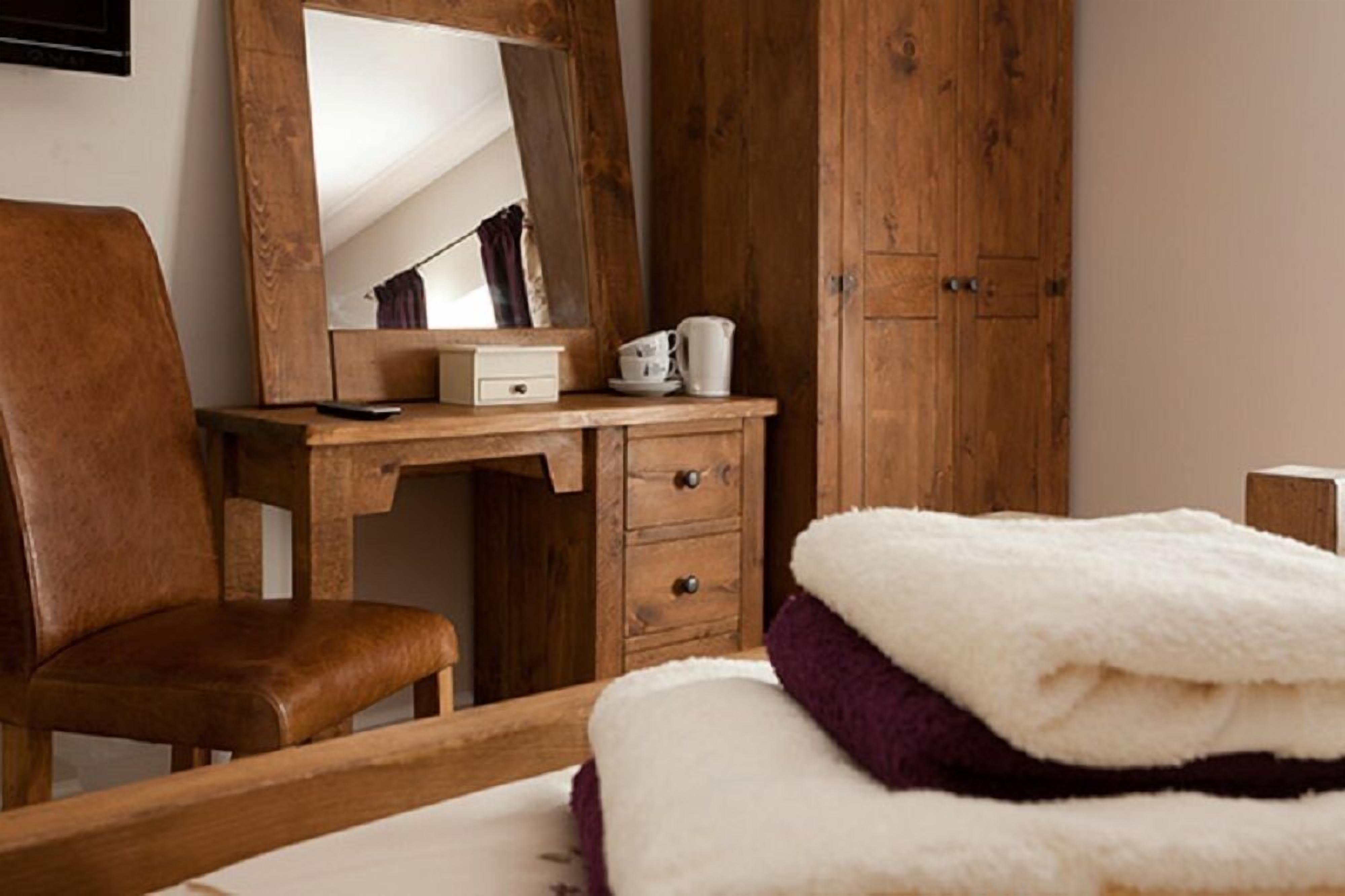 ห้องทวิน | เครื่องนอนระดับพรีเมียม, โต๊ะทำงาน, Wi-Fi ฟรี, ผ้าปูที่นอน