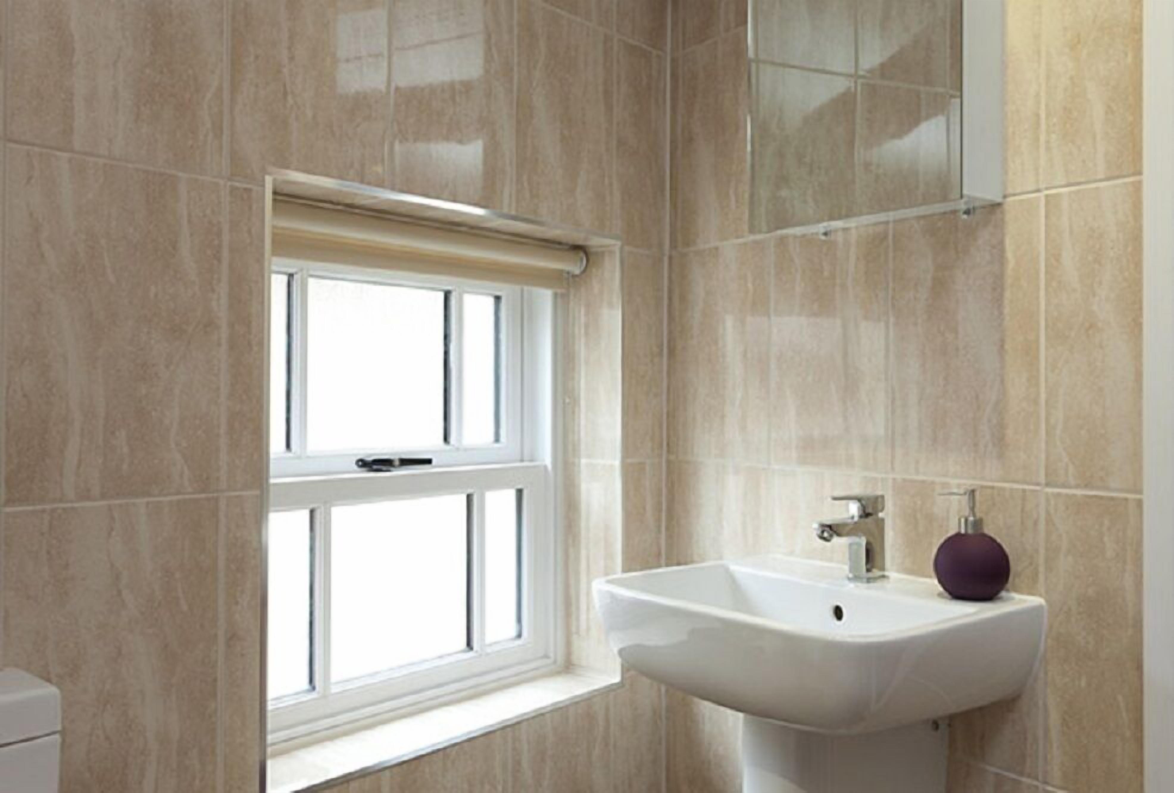 Double Room | Bathroom | Separate tub and shower, free toiletries, towels