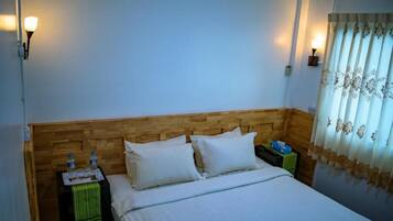 Minibar, escritorio, sistema de insonorización y wifi gratis