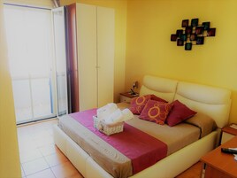 Classic Double Room | Soundproofing, iron/ironing board, free WiFi, bed sheets