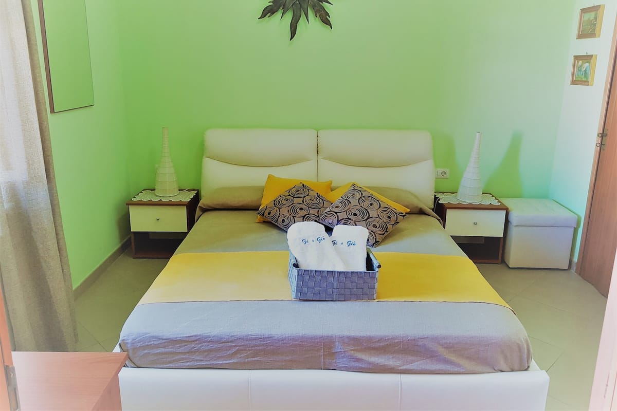 Quarto casal clássico | Quartos à prova de som, ferros/tábuas de passar roupa, Wi-Fi de cortesia