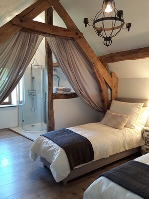 Comfort Twin Room, 1 Bedroom, Valley View | 1 bedroom, minibar, individually decorated, individually furnished - La Belle Ame (Saint-Priest-des-Champs)