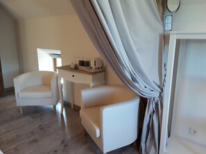 Comfort Twin Room, 1 Bedroom, Valley View | 1 bedroom, minibar, individually decorated, individually furnished - La Belle Ame (Saint-Priest-des-Champs)