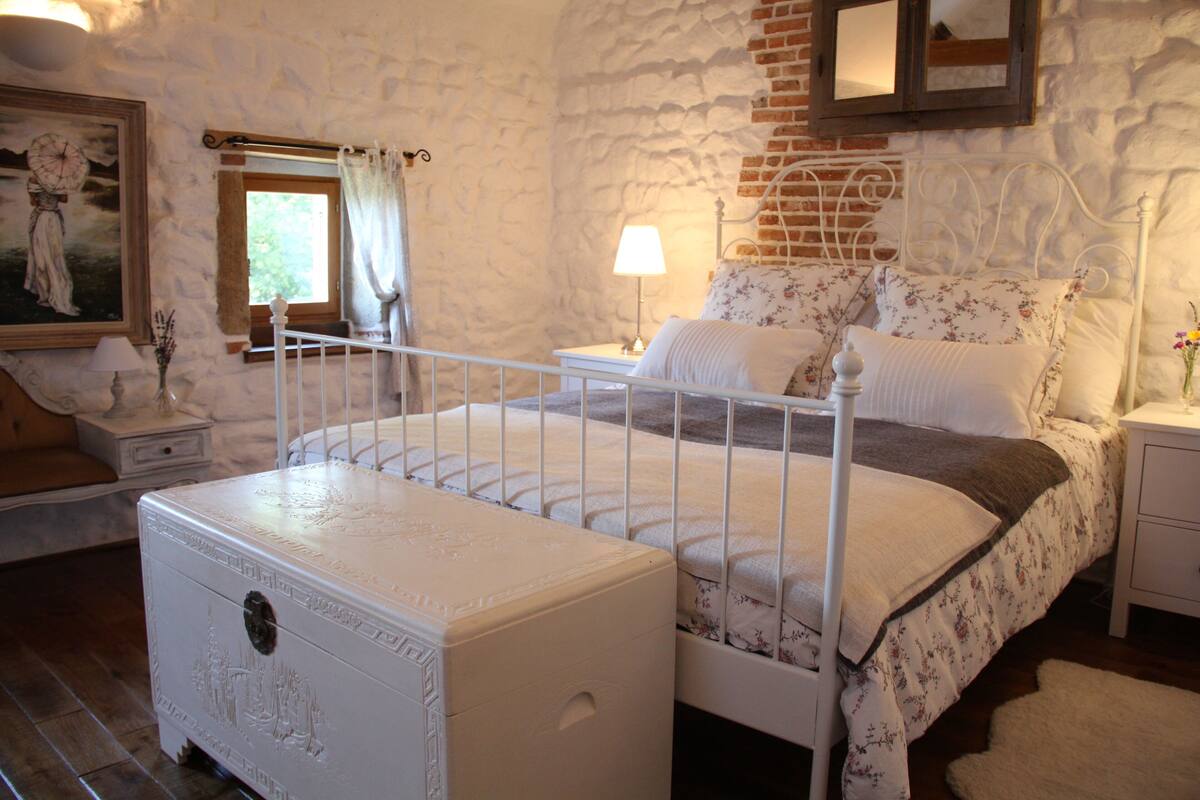 1 habitación, minibar, decoración personalizada y muebles diferentes