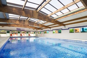 Piscine couverte, piscine extérieure (ouverte en saison)