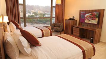 Superior-Zimmer, 1 Schlafzimmer, Stadtblick, zum Innenhof hin | Zimmersafe, Schreibtisch, schallisolierte Zimmer, Bügeleisen/Bügelbrett