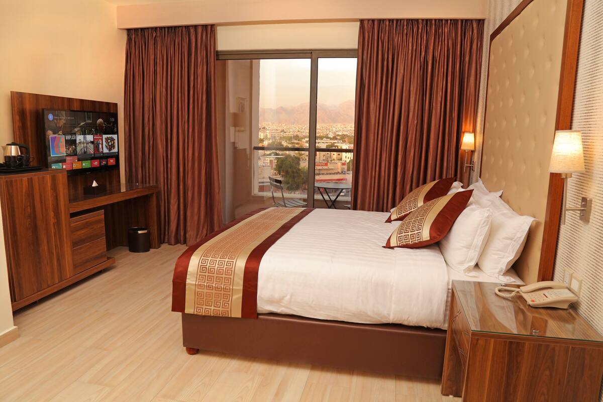 executive room, 1 bedroom, refrigerator, executive level | in-room safe, desk, soundproofing, iron/ironing board