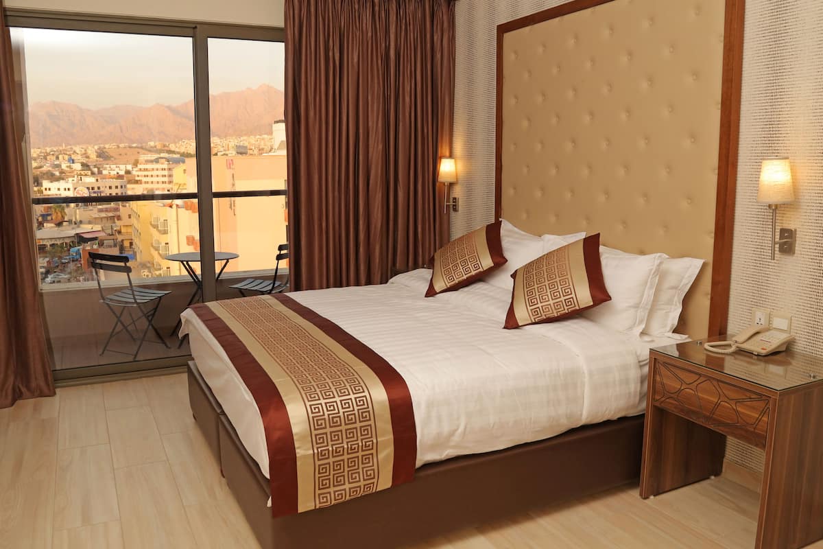 executive room, 1 bedroom, refrigerator, executive level | in-room safe, desk, soundproofing, iron/ironing board