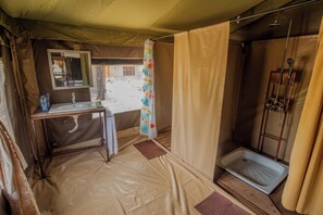 Shower, rainfall showerhead, free toiletries, slippers - Tanganyika Coastal Campsite (Saadani)