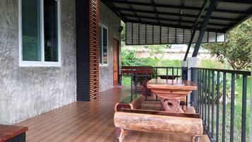 Standard Quadruple Room | Terras