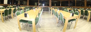 Café da manhã com buffet grátis todos os dias