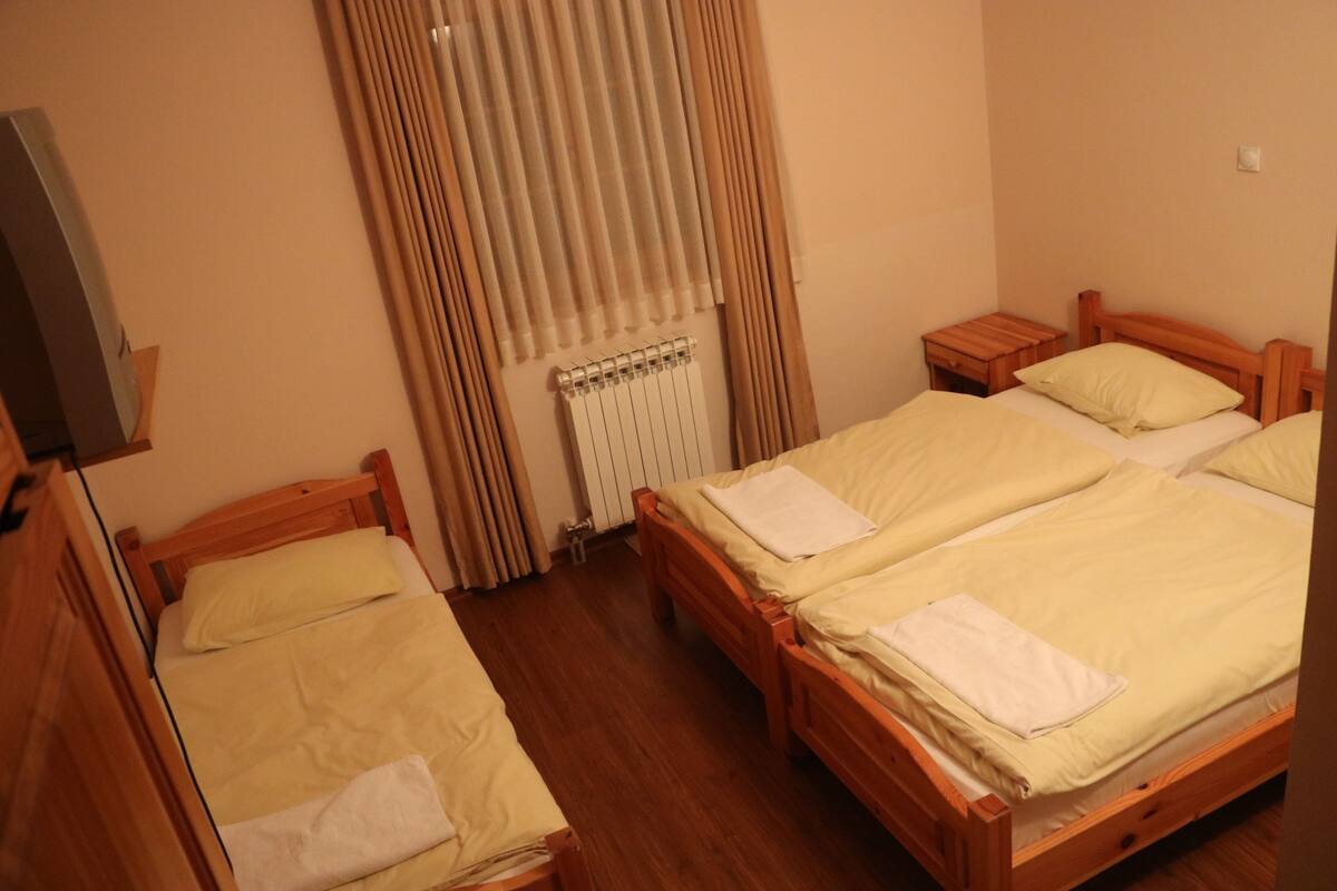 Quadruple Room | WiFi (free), bed sheets