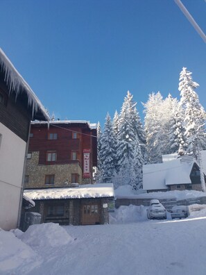 Exterior - Hotel Snjesko (East Sarajevo)
