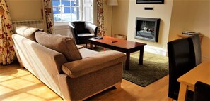 Leilighet, 1 soverom | Individuelt innredet, skrivebord og skrivebord for bærbar PC