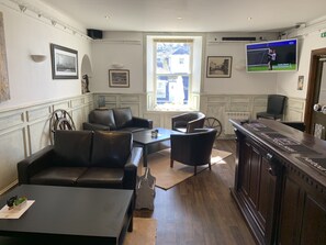 Pub, ocean views, open daily - The Harbour House Hotel (Stranraer)