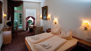 Escritorio, cortinas opacas, wifi gratis y ropa de cama