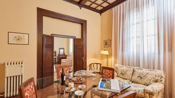 Standard Suite | Living room