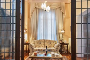 Coin salon dans le hall