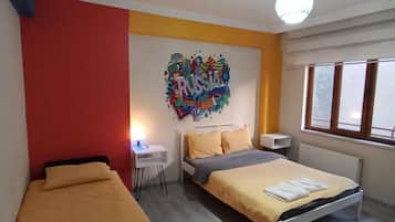 Basic Triple Room | Desk, iron/ironing board, free WiFi, bed sheets