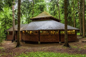 BBQ/picnic Area - Atlas Park Hotel (Sudakovo)