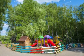 Tempat bermain anak - outdoor
