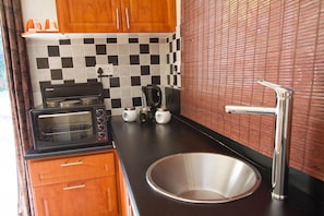 Fridge, oven, stovetop, cookware/dishes/utensils