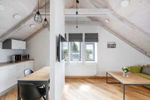 总统开间套房, 1 张大床和 1 张沙发床, 河景 | 办公桌、笔记本电脑工作区、隔音、熨斗/熨衣板