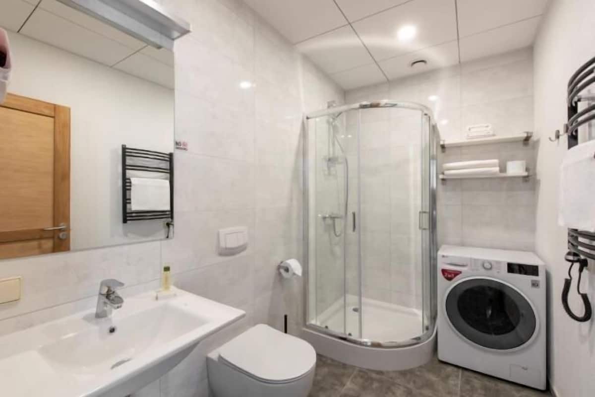 Bathroom | Shower, free toiletries, hair dryer, towels