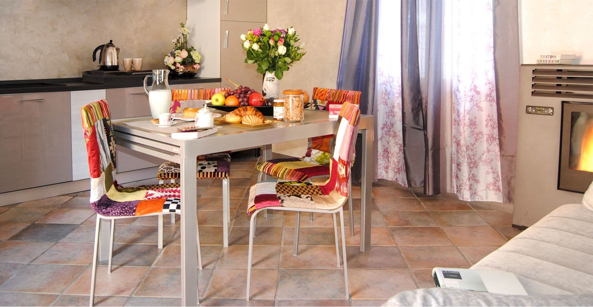 Exclusive Suite | Living area | Flat-screen TV, fireplace