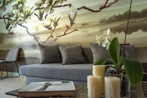 Télévision à écran plat, cheminée