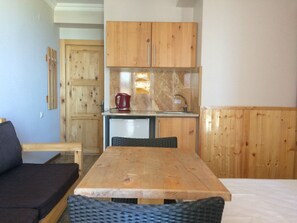 Studio, Mountain View | 1 bedroom, premium bedding, minibar, in-room safe