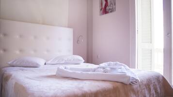 Habitación doble, balcón | Minibar, caja fuerte, wifi gratis y ropa de cama