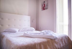 Double Room, Balcony | Minibar, in-room safe, free WiFi, bed sheets - Asimoni Pension (Nafplio)