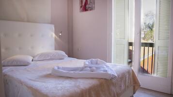 Double Room, Balcony | Minibar, in-room safe, free WiFi, bed sheets