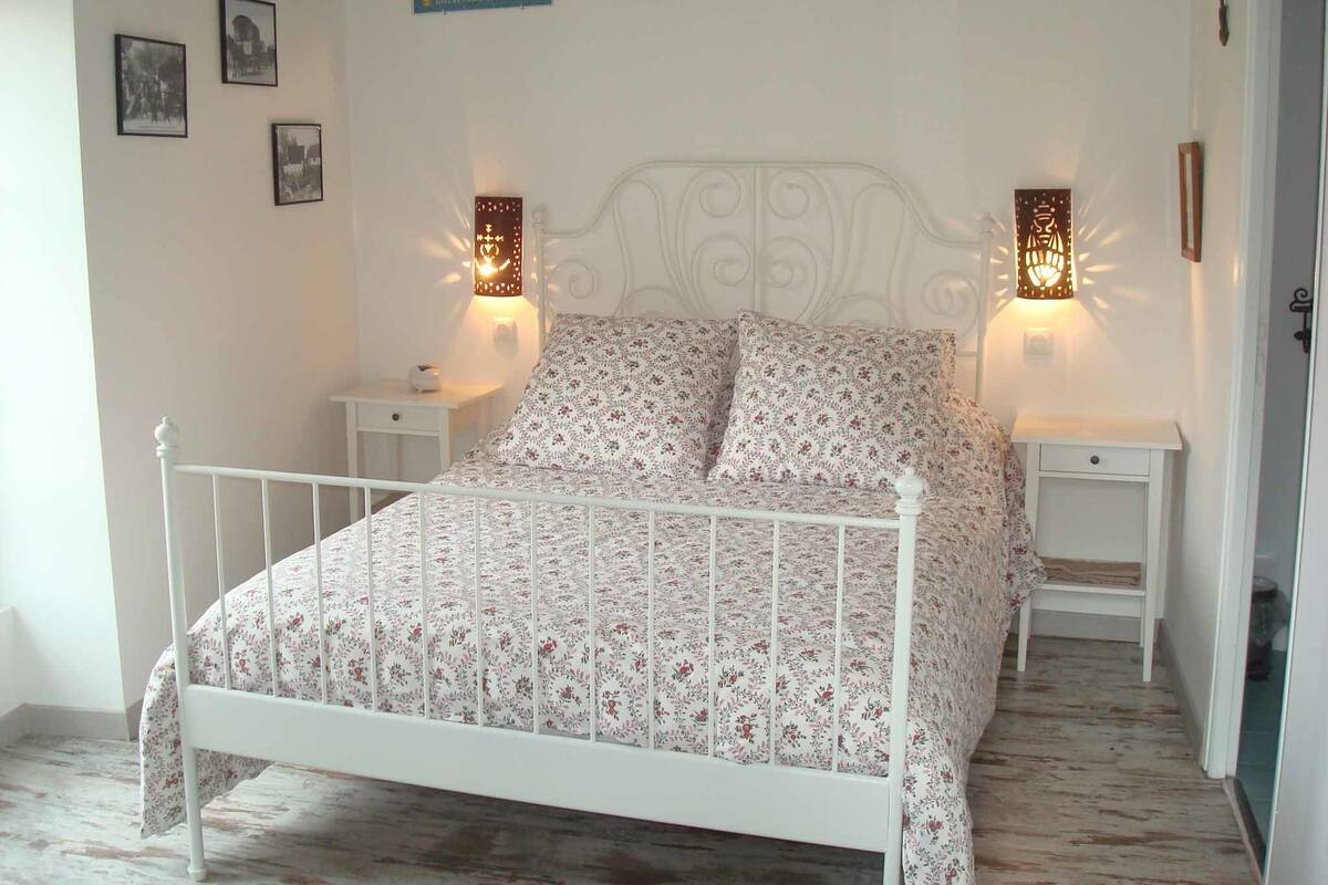 Individually decorated, individually furnished, iron/ironing board
